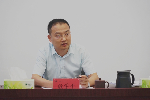 副總經(jīng)理、總經(jīng)濟師殷學(xué)平進(jìn)行總結發(fā)言.jpg